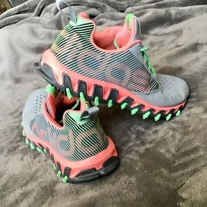 Vigor Adidas Trail Running kicks